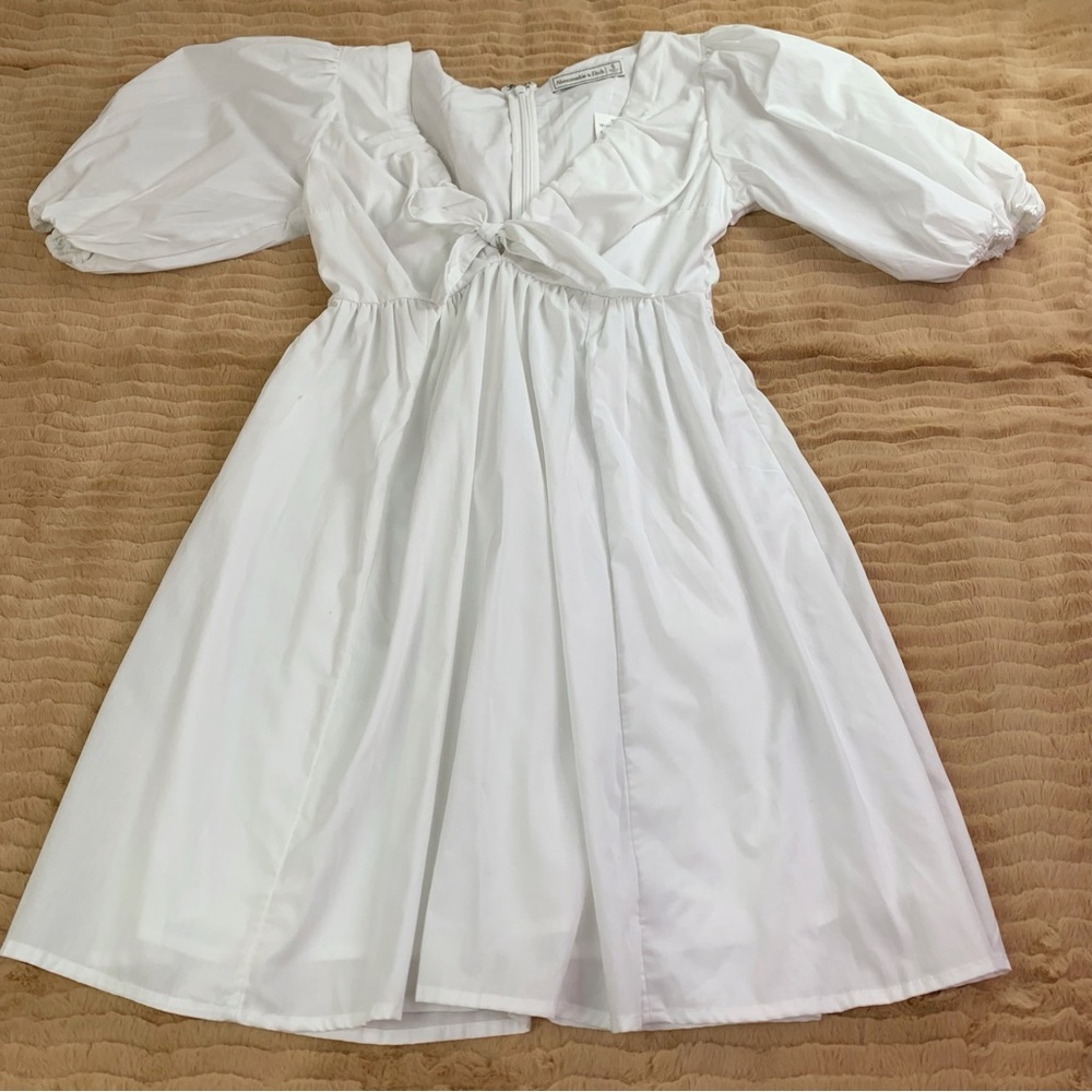 Abercrombie &‎ Fitch NWT puff sleeve baby doll dress in white tie neck